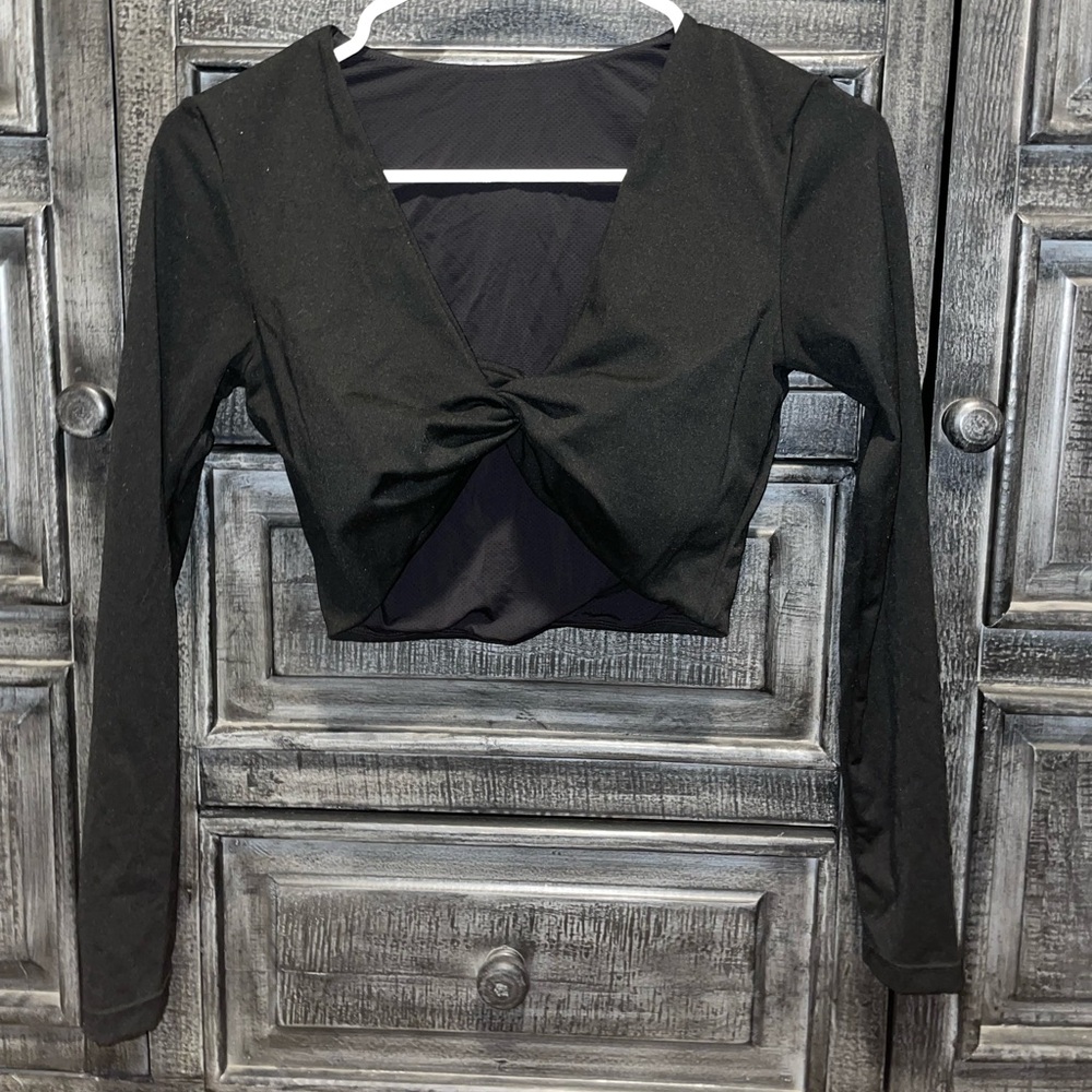 Fashion Nova Black Twist-Knot Long Sleeve Crop Top